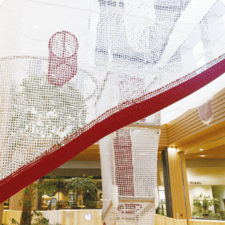 ネットスライダーは大迫力の高さ7m！