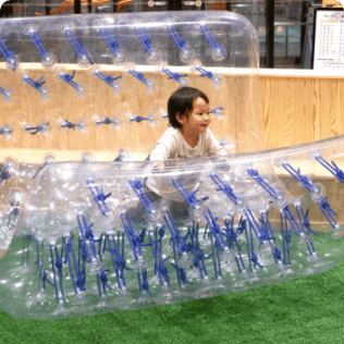大人気ふわふわ エア遊具もあるよ♪